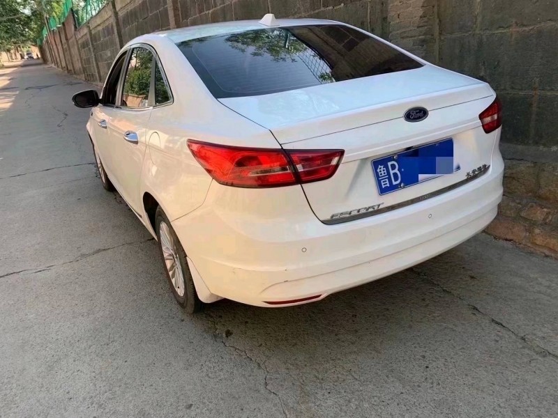 青岛16年福特福睿斯8