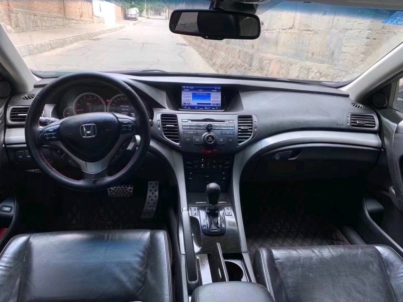 青岛12年本田思铂睿3