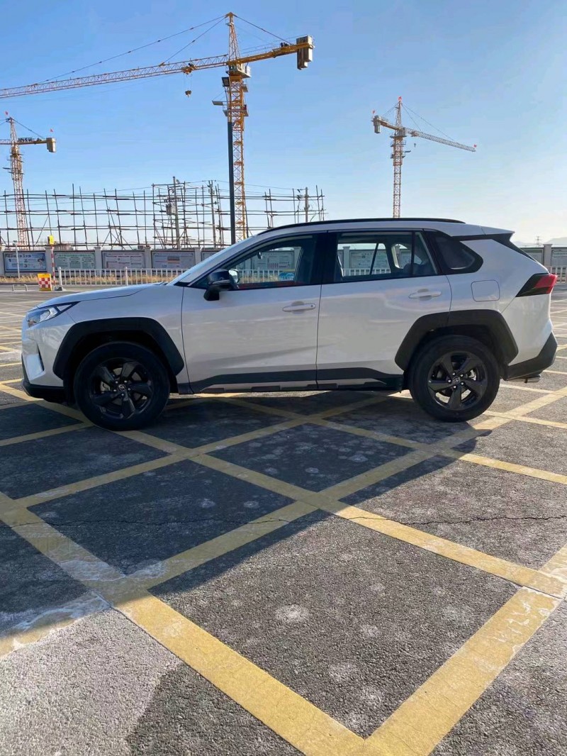 邢台23年丰田RAV4荣放3