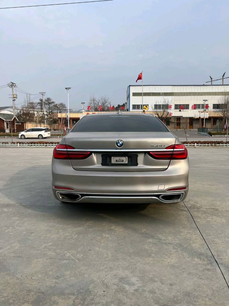 济宁17年宝马7系2