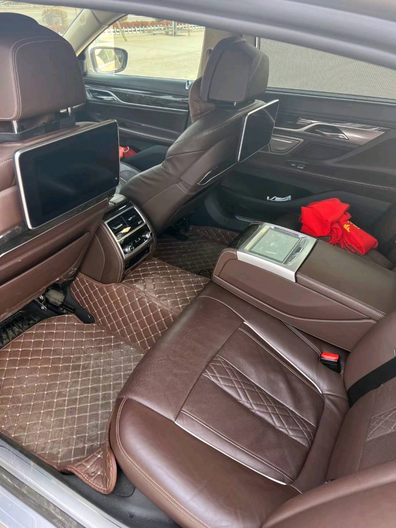 济宁17年宝马7系3