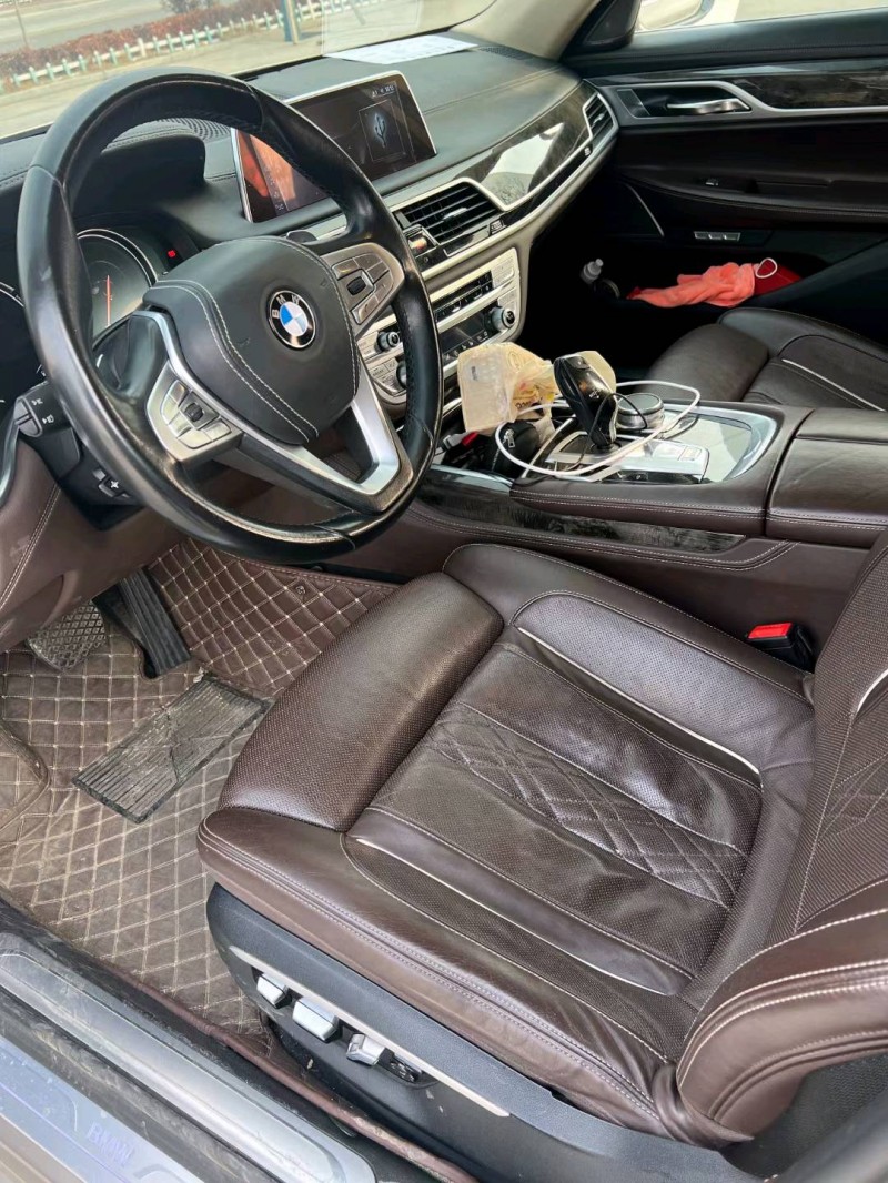 济宁17年宝马7系7