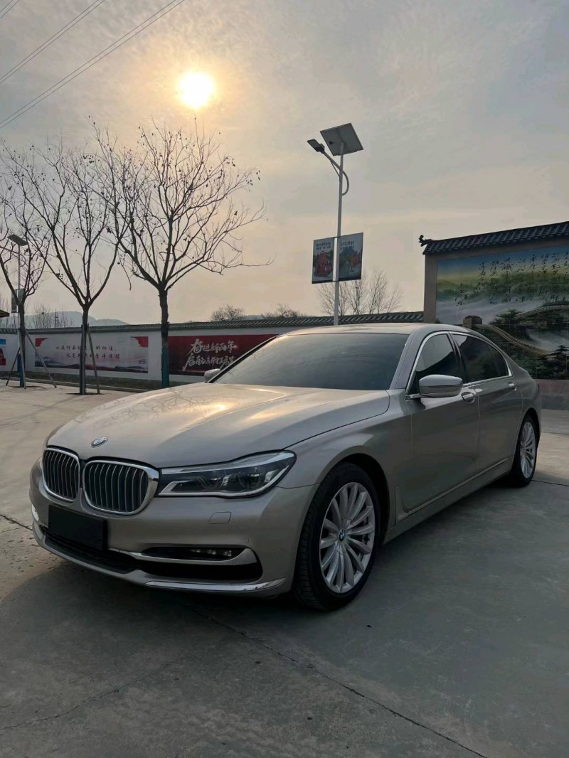 济宁17年宝马7系9