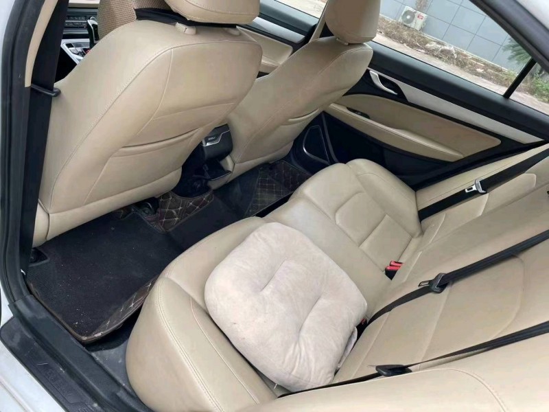 邯郸19年吉利帝豪7