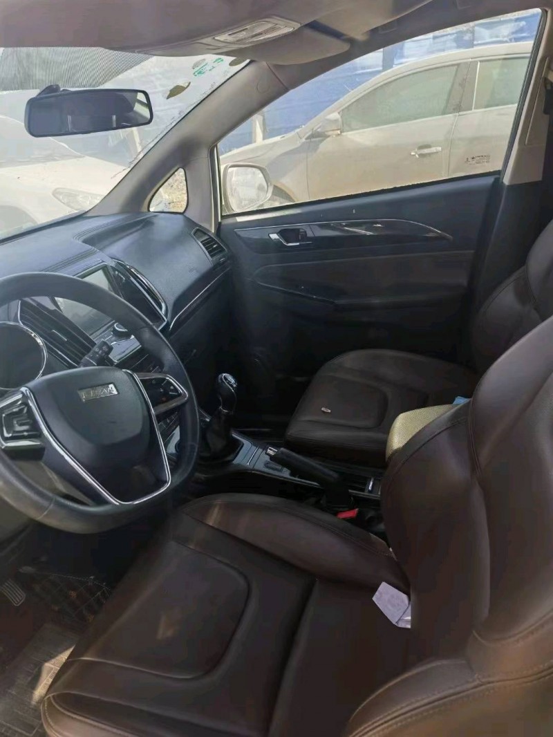 保定18年力帆汽车轩朗4