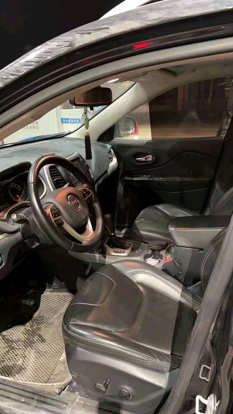 枣庄18年Jeep自由光1