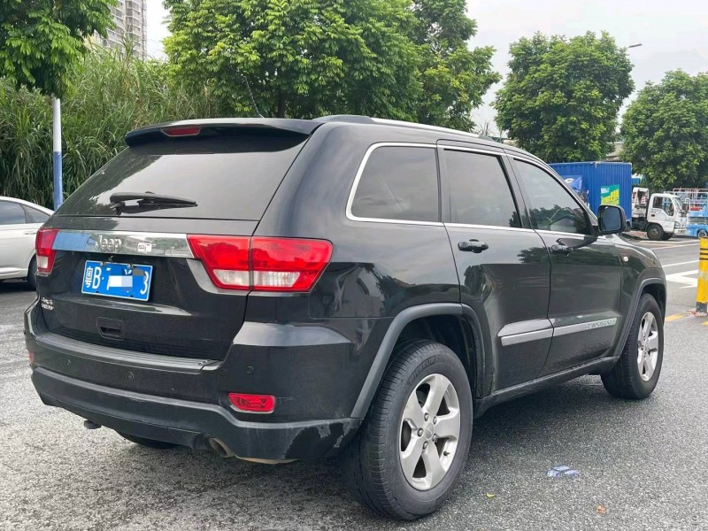 广州13年Jeep大切诺基7