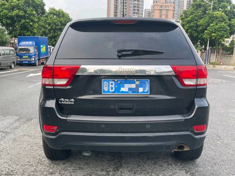 广州13年Jeep大切诺基9