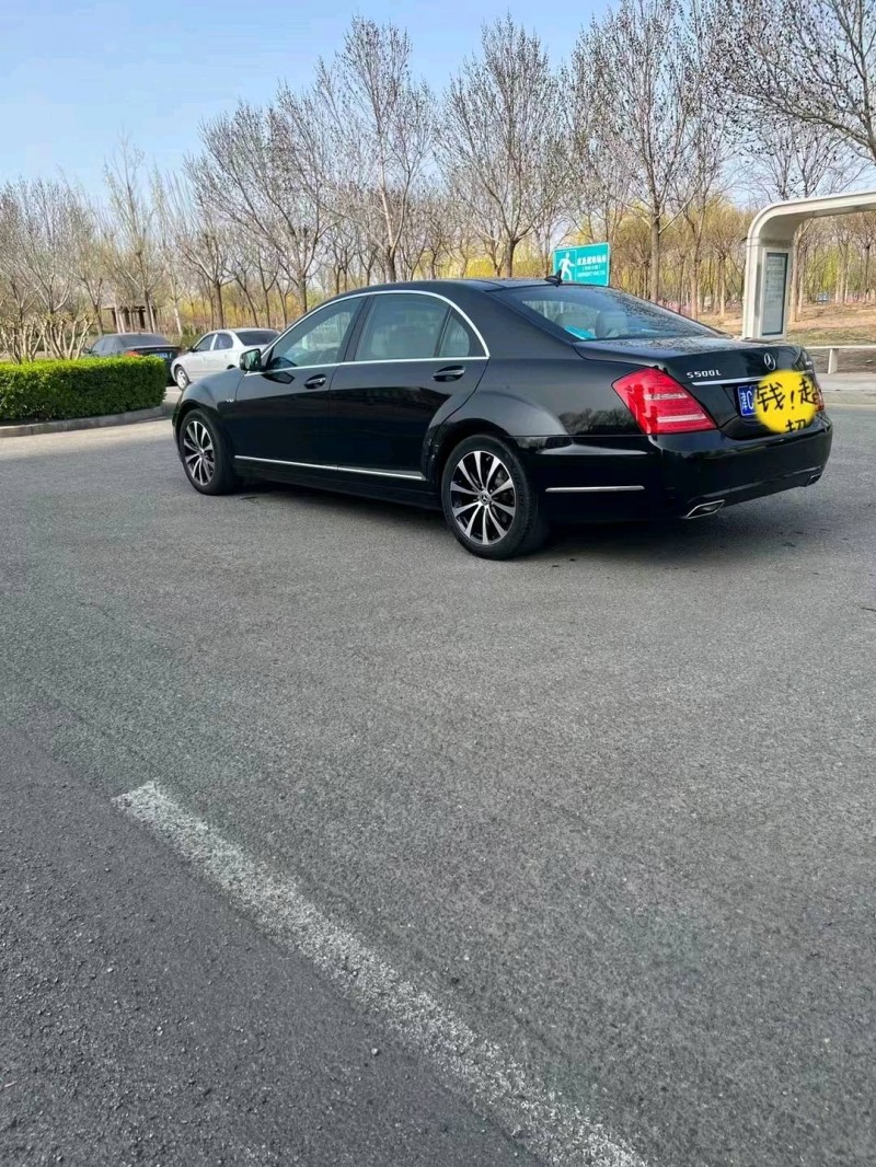 济南12年奔驰S8