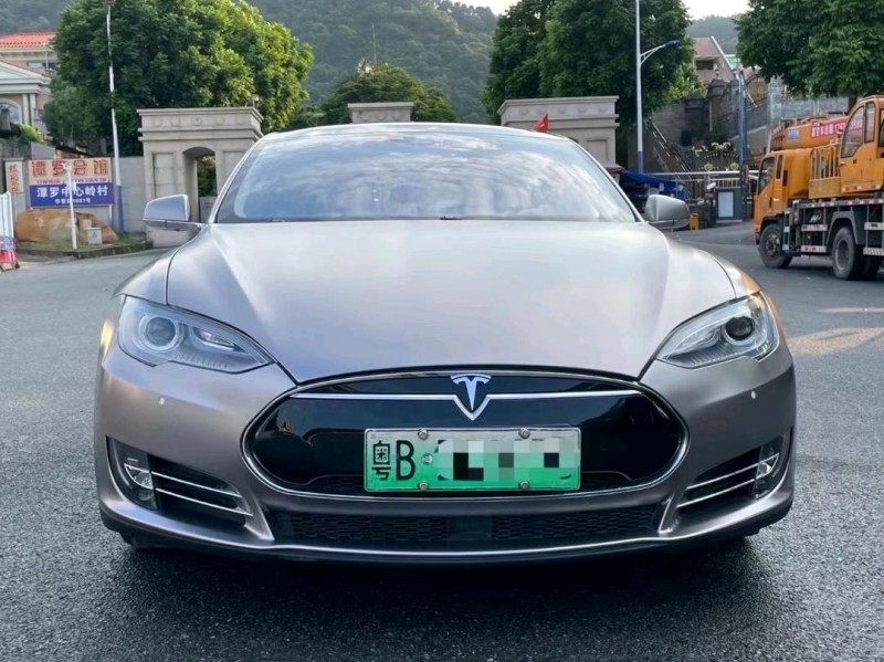 广州16年特斯拉MODEL S1