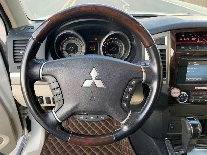 济南19年三菱帕杰罗1