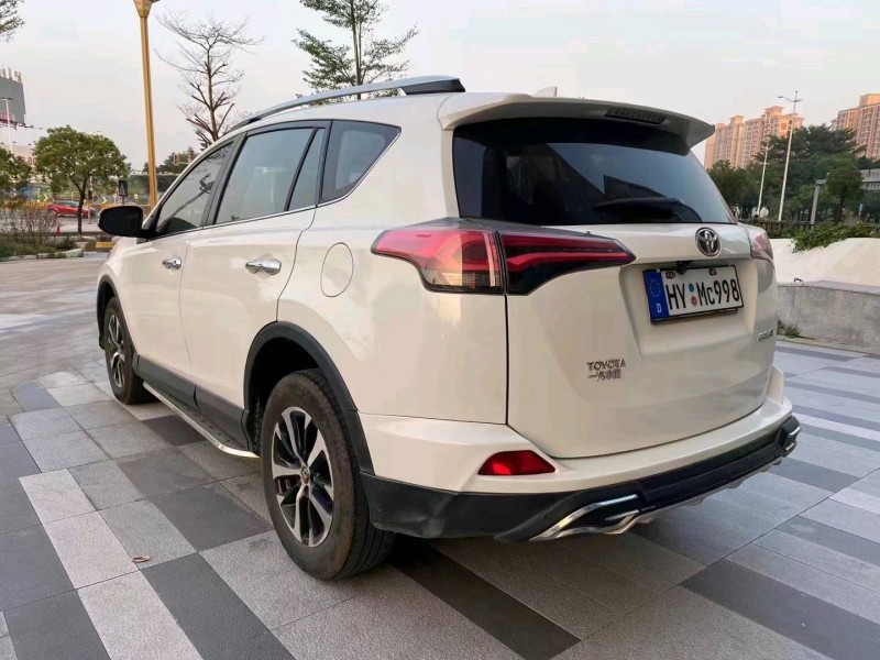 珠海17年丰田RAV42