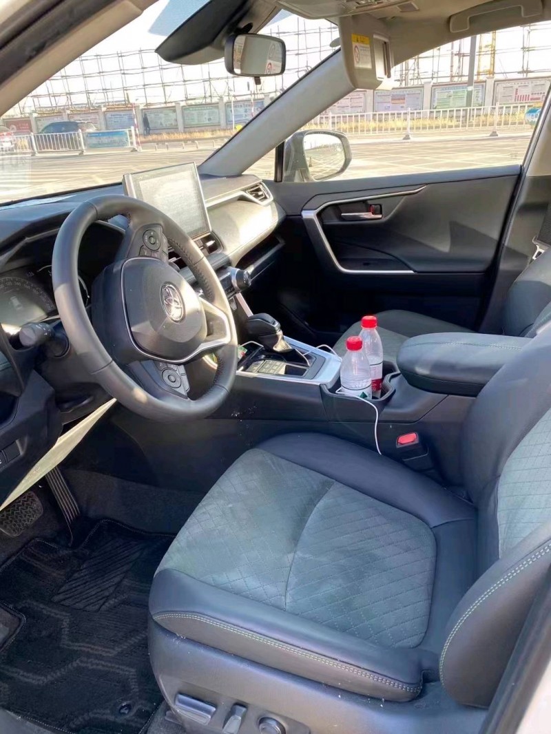 邯郸23年丰田RAV4荣放4