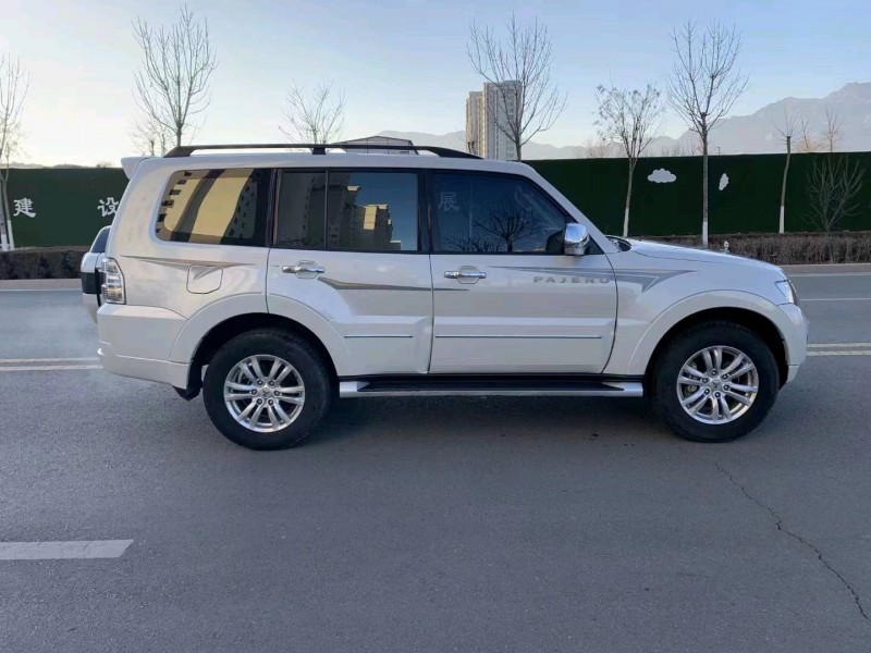 邯郸19年三菱帕杰罗2