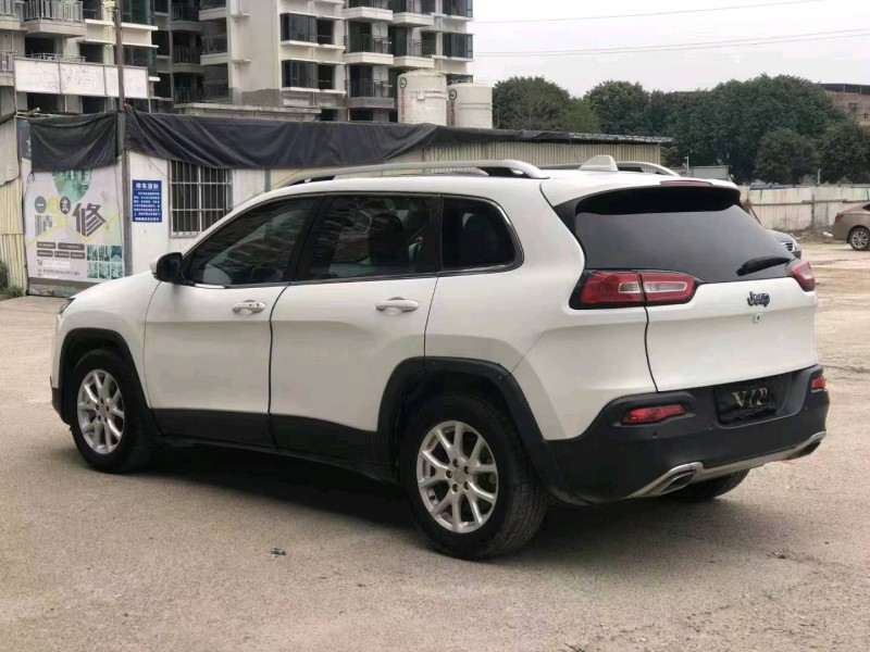 梧州16年Jeep自由光9