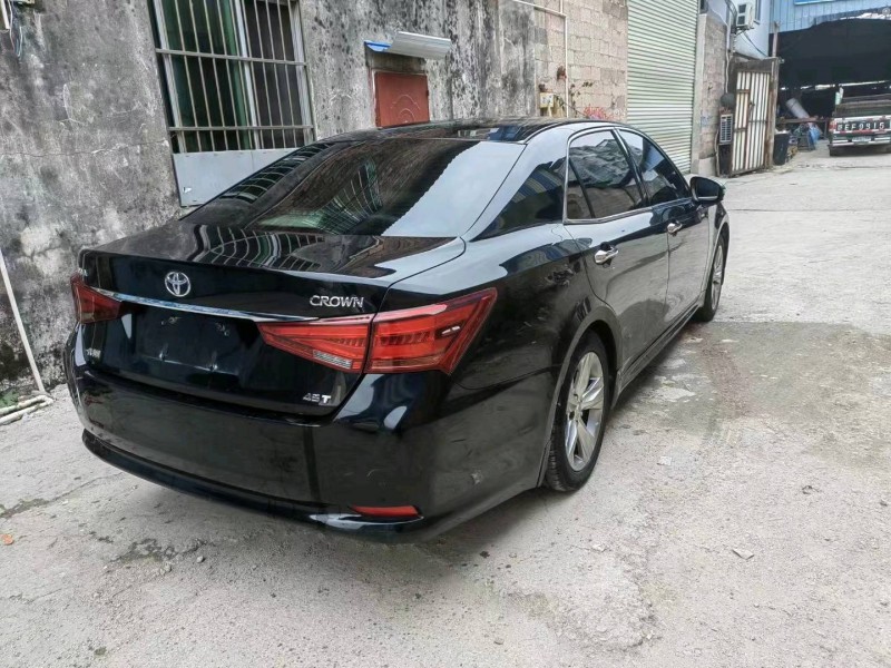 邯郸17年丰田皇冠5