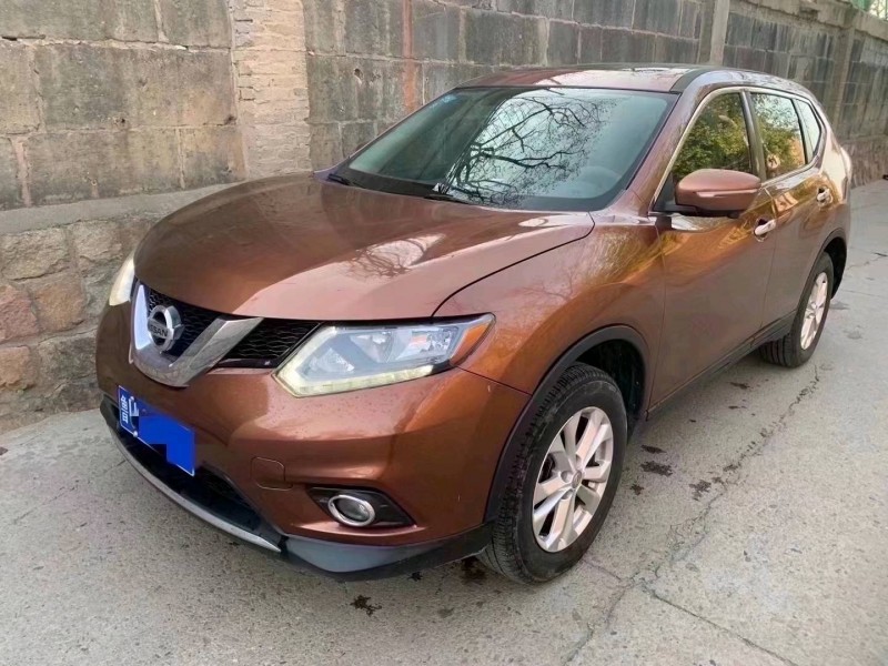 青岛16年日产奇骏2