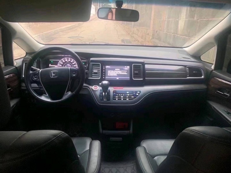 青岛17年本田艾力绅4