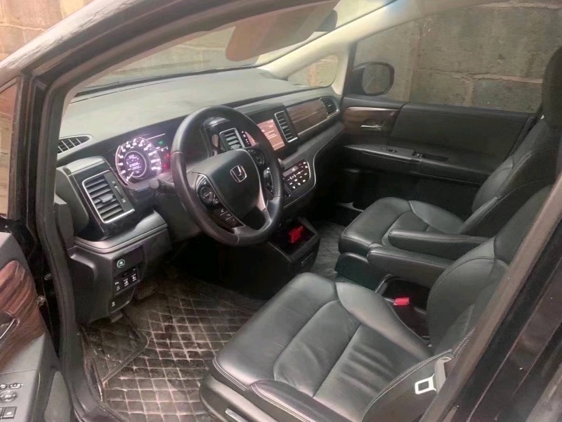 青岛17年本田艾力绅6