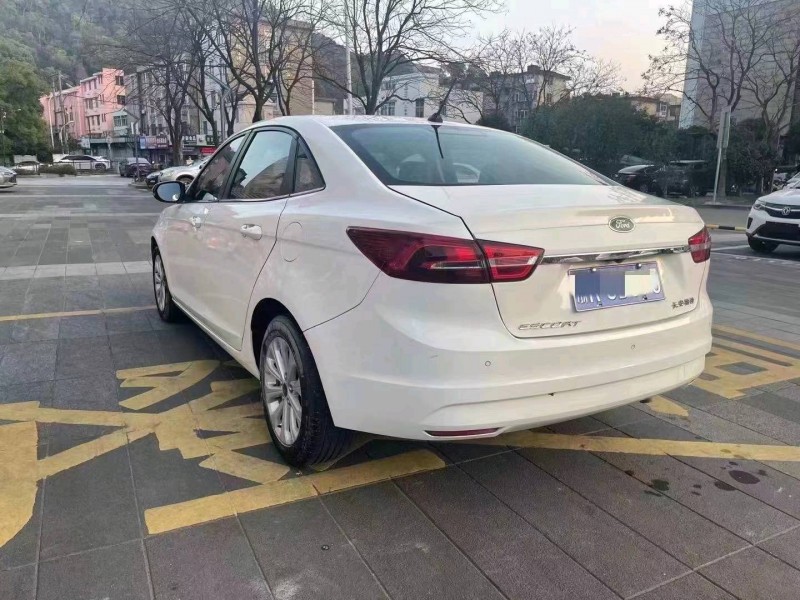 嘉兴18年福特福睿斯3