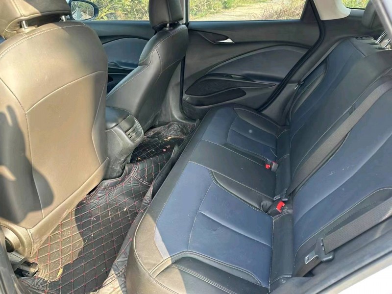 中山22年别克微蓝5