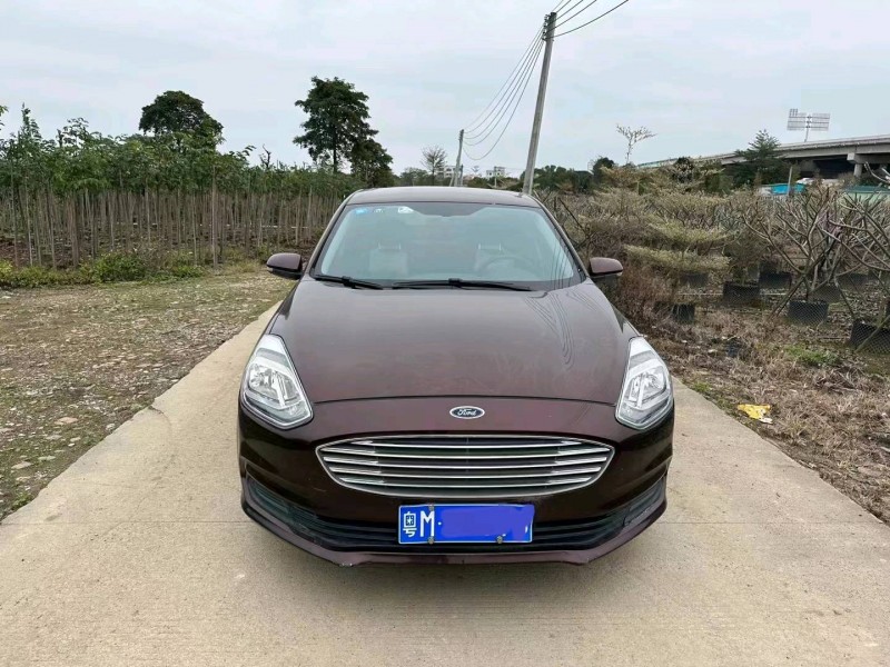 中山19年福特福睿斯9