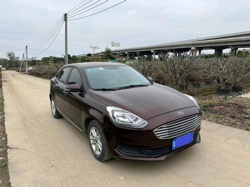 中山19年福特福睿斯8