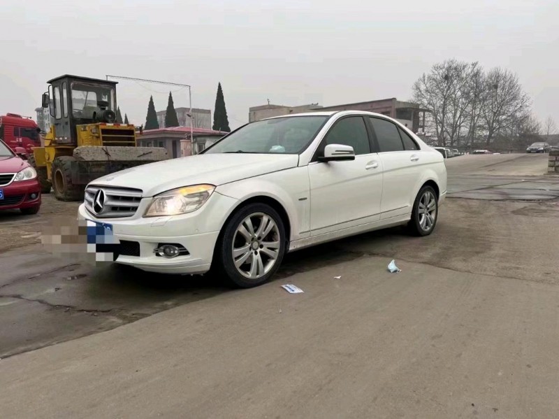 东营11年奔驰C2