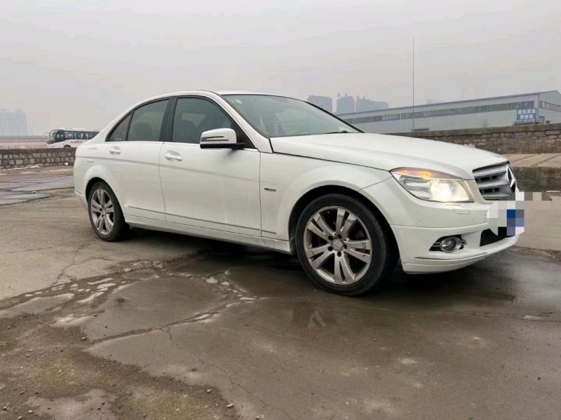 东营11年奔驰C3