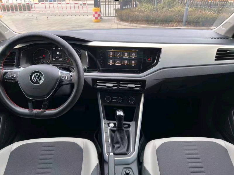 济宁22年大众polo5