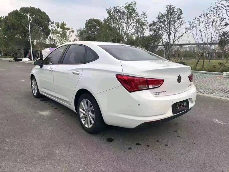 嘉兴18年别克威朗5