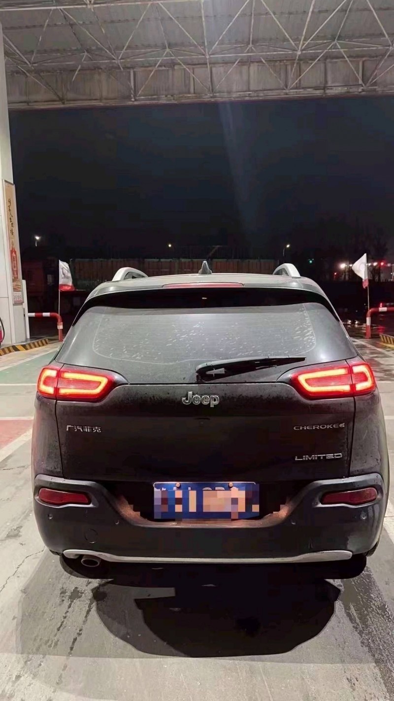 枣庄18年Jeep自由光4