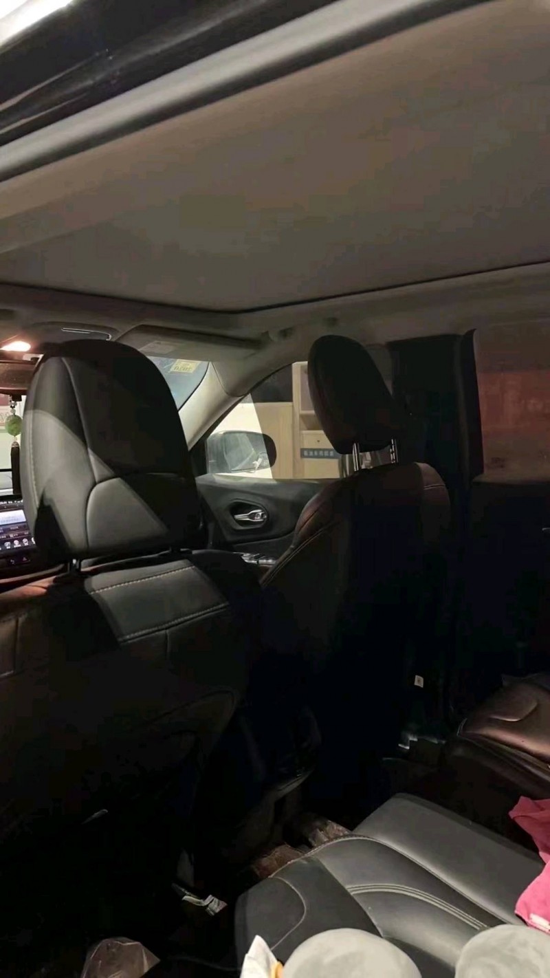枣庄18年Jeep自由光5