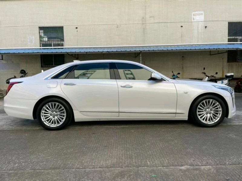 中山21年凯迪拉克CT62