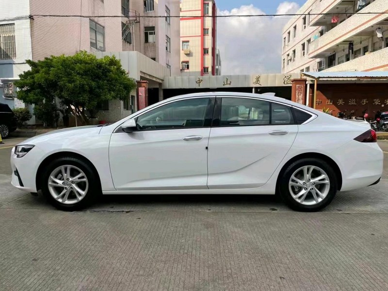 中山22年别克君威3