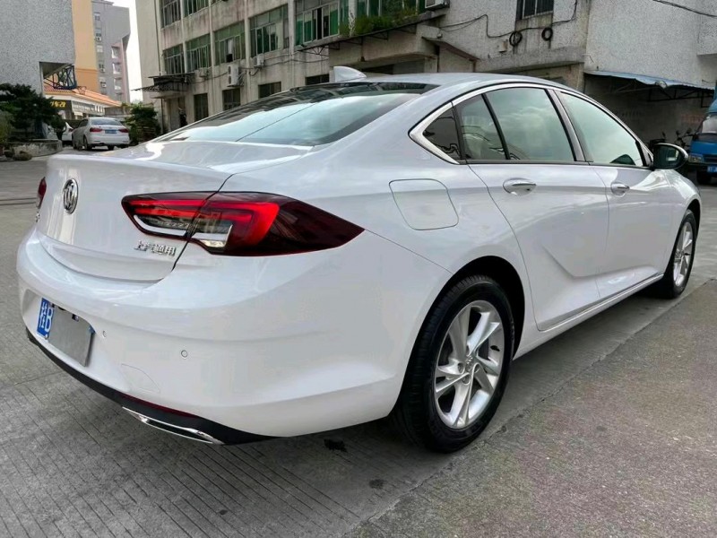 中山22年别克君威5