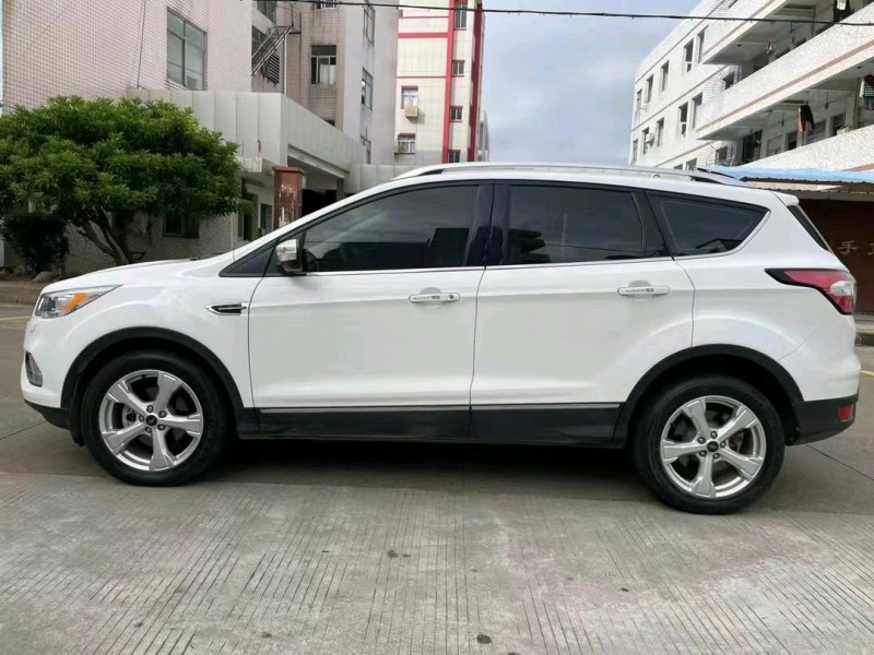 中山19年福特翼虎3