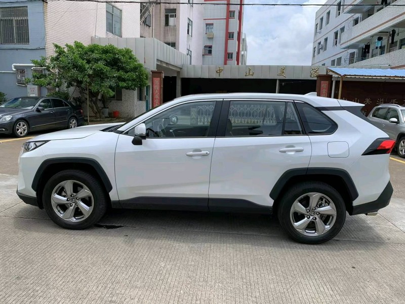 中山22年丰田RAV43