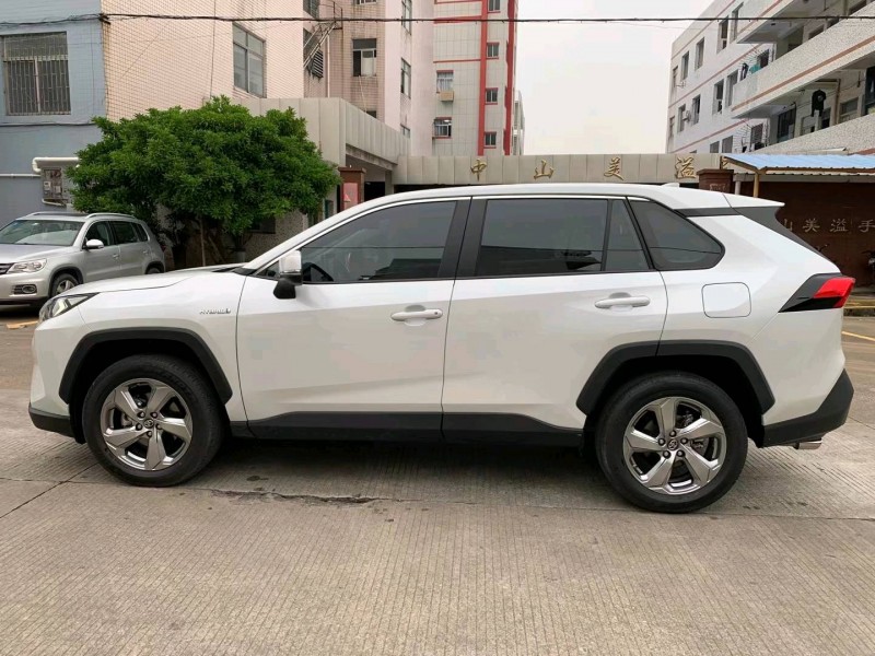 中山22年丰田RAV43