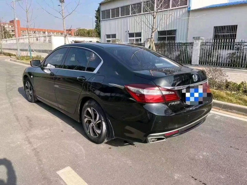 宜昌17年本田雅阁3