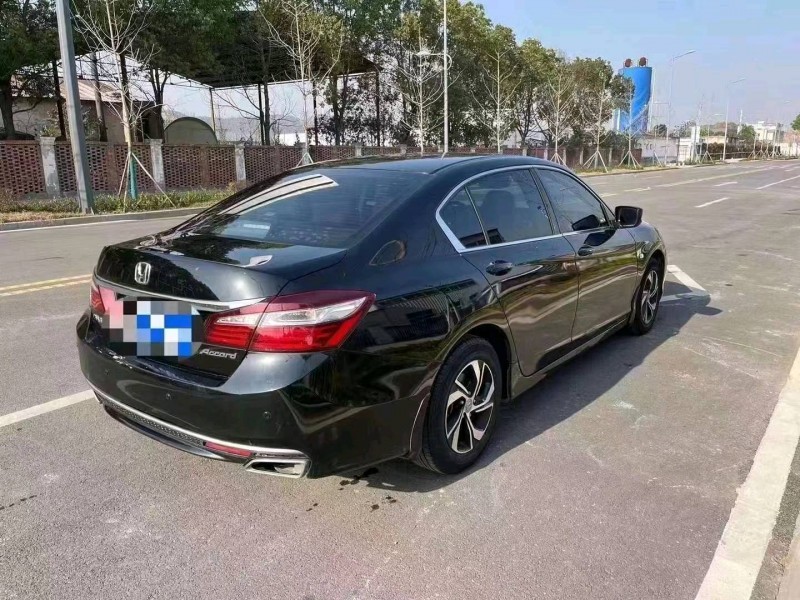 宜昌17年本田雅阁4