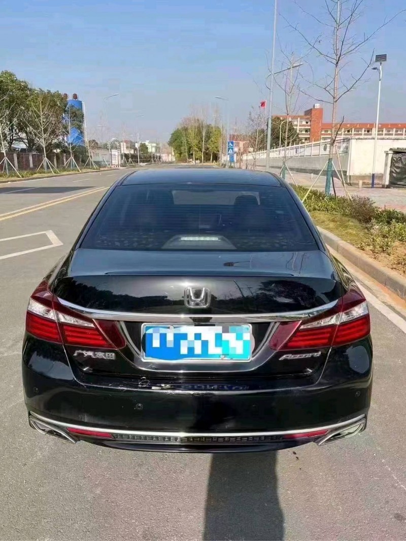 宜昌17年本田雅阁6