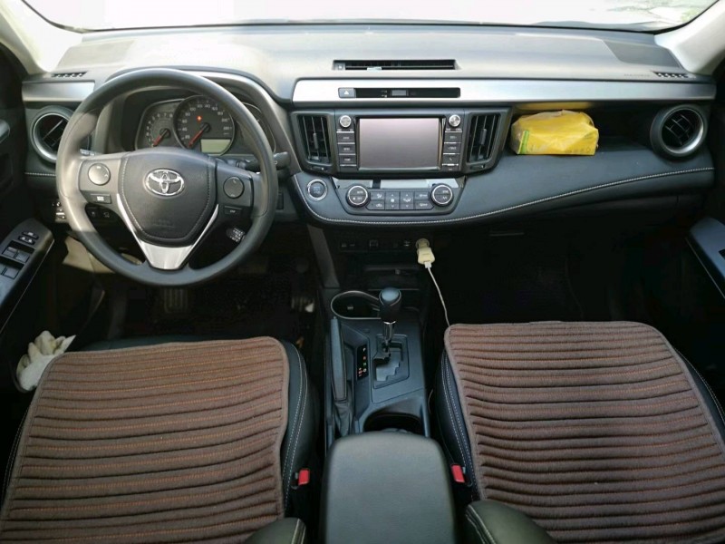 广州19年丰田RAV4荣放4