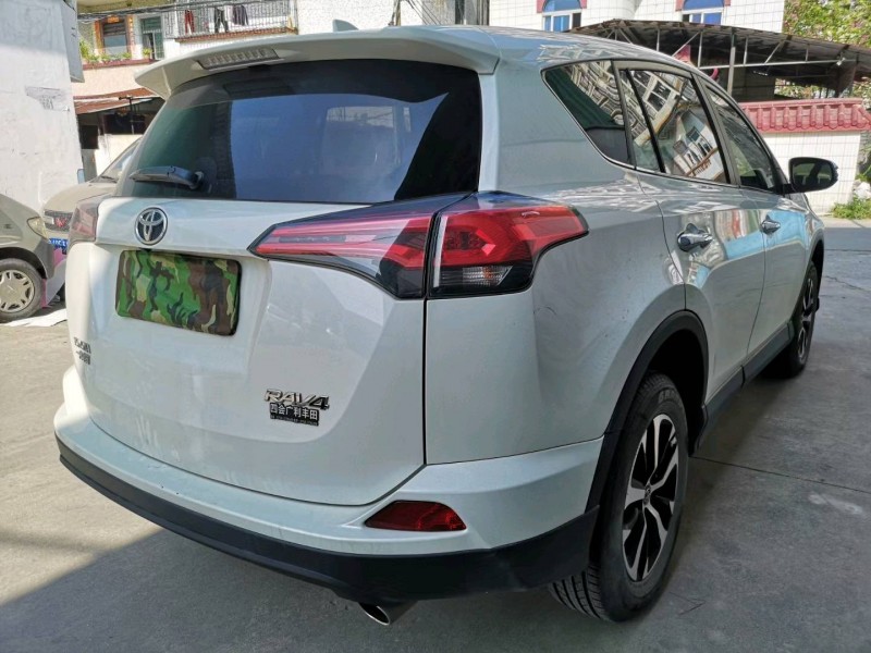广州19年丰田RAV4荣放8