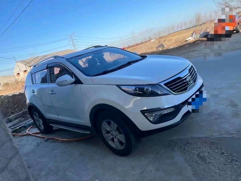 济南14年起亚智跑8