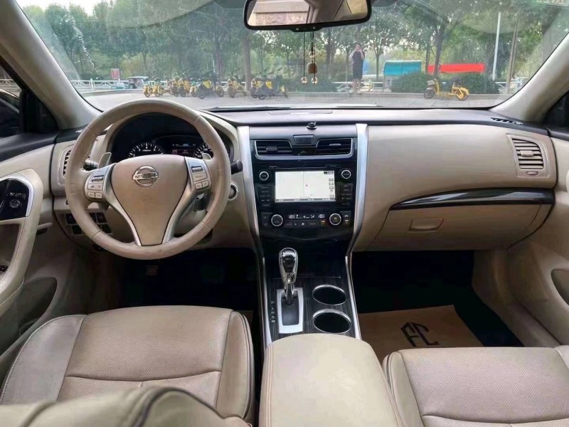 北京18年日产天籁3