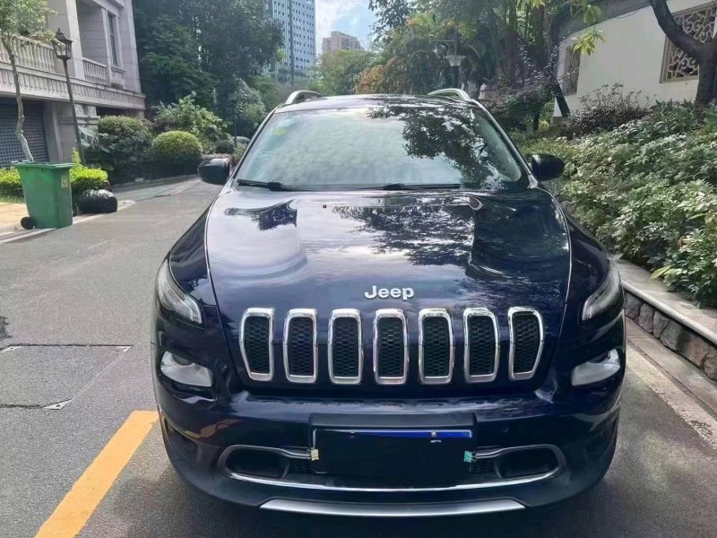 汕頭16年Jeep自由光8