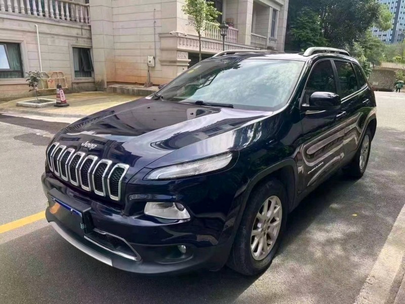 汕頭16年Jeep自由光6