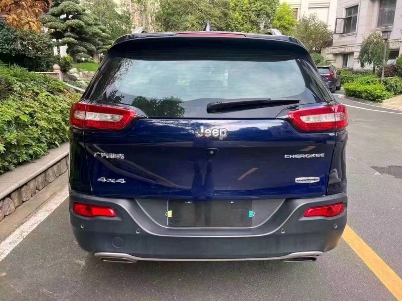 汕頭16年Jeep自由光1