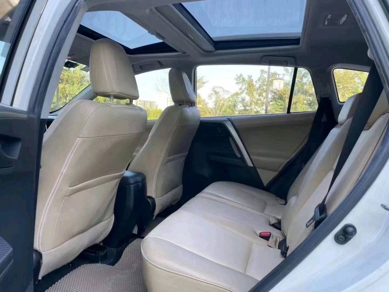 珠海16年丰田RAV47
